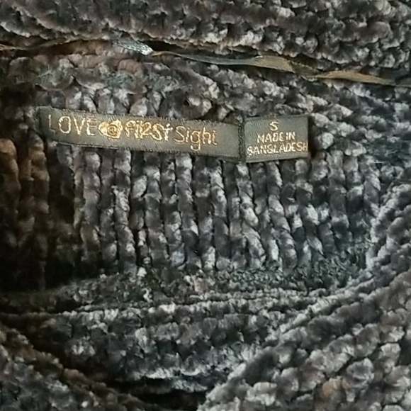 Love @ First Sight Cable Knit Crop Sweater in Navy - Picture 4 of 9